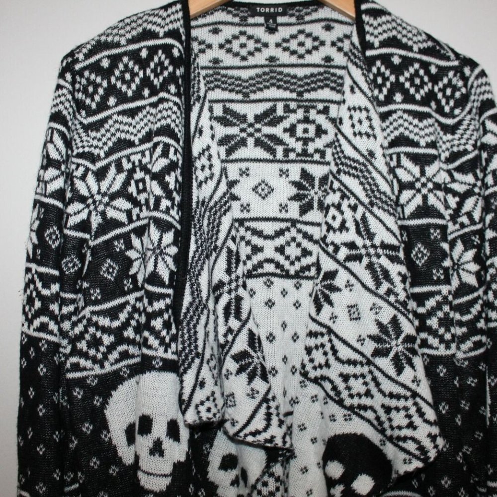Torrid Skull Snowflake Open Front Cardigan HW9579 - Picture 5 of 8